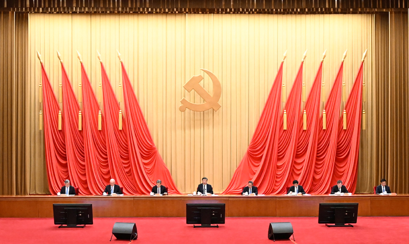 4月3日，學(xué)習(xí)貫徹習(xí)近平新時代中國特色社會主義思想主題教育工作會議在北京召開。中共中央總書記、國家主席、中央軍委主席習(xí)近平出席會議并發(fā)表重要講話。李強、趙樂際、王滬寧、蔡奇、丁薛祥、李希、韓正出席會議。